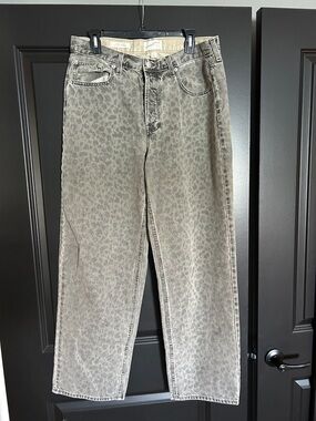 Universal Thread Women's 90s Mid-rise Baggy Leopard Print Jeans Size 10
